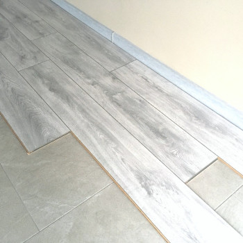 Ламинат EGGER Pro Classic 33кл 8мм 4-v Дуб Сириус