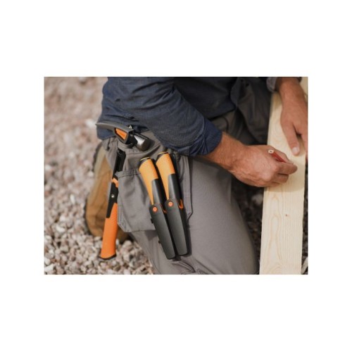 Нож ремесленный с точилкой FISKARS