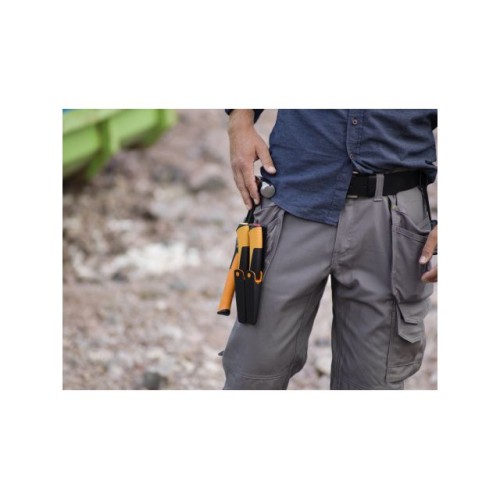 Нож ремесленный с точилкой FISKARS