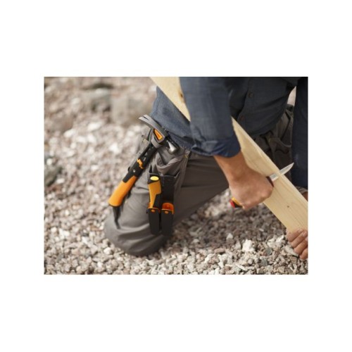 Нож ремесленный с точилкой FISKARS