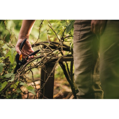 Секатор плоскостной FISKARS Single Step