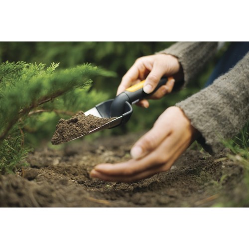 Совок садовый Premium FISKARS