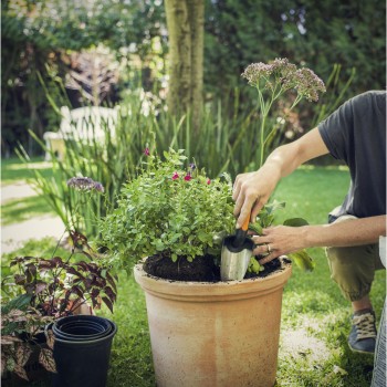 Совок садовый Premium FISKARS