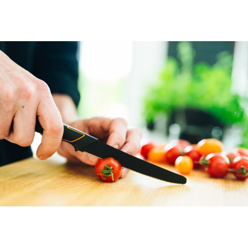 Нож для томатов 13 см Edge Fiskars