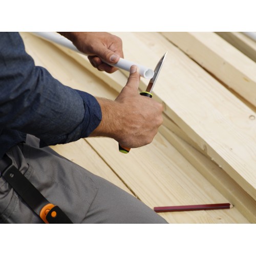 Нож для тяжелых работ с точилкой FISKARS