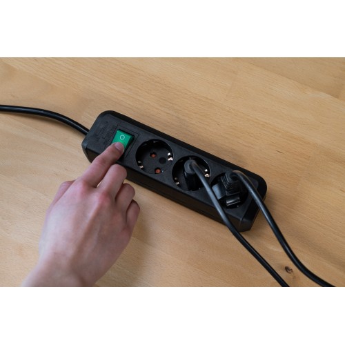 Удлинитель 1.5м (3 роз., 3.3кВт, с/з, выкл., ПВС) черный Brennenstuhl Eco-Line