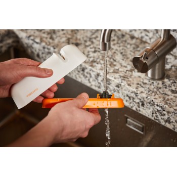 Точилка для ножей белая Functional Form  Fiskars