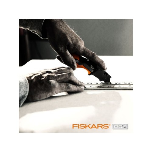 Нож строительный складной, со сменным лезвием CarbonMax FISKARS