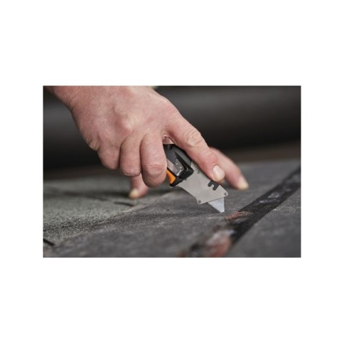 Нож строительный складной, со сменным лезвием CarbonMax FISKARS