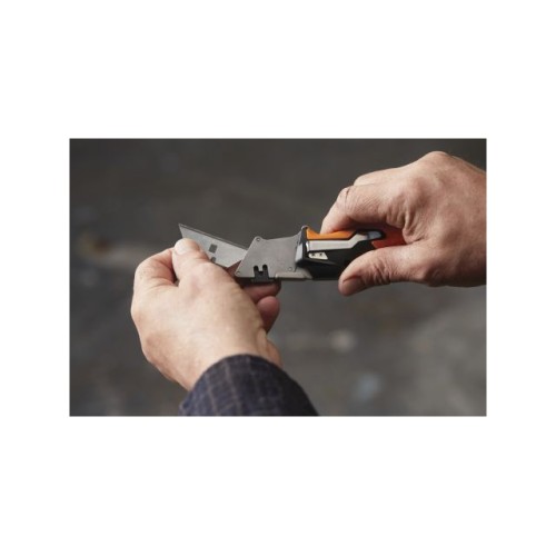 Нож строительный складной, со сменным лезвием CarbonMax FISKARS