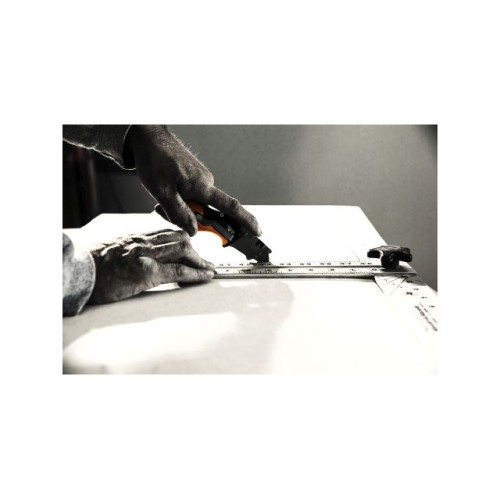 Нож строительный складной, со сменным лезвием CarbonMax FISKARS