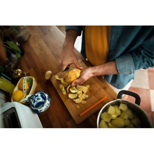 Нож для корнеплодов 7 см с изогнутым лезвием Functional Form Fiskars