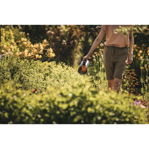 Разбрасыватель Solid FISKARS