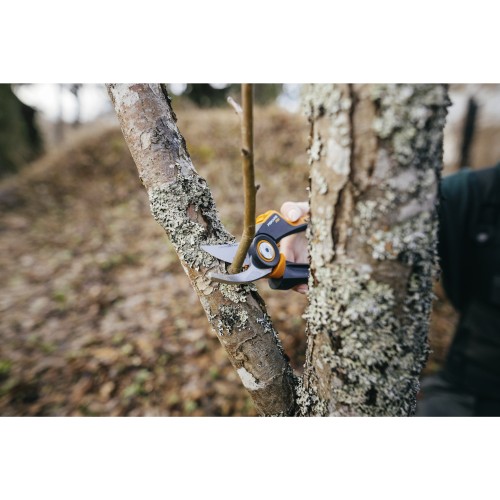 Секатор плоскостной FISKARS Xseries PowerGear M P921