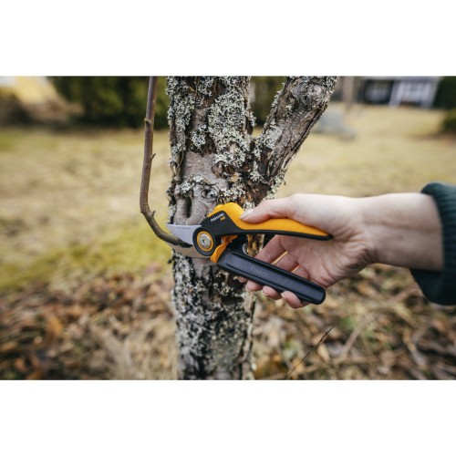 Секатор плоскостной FISKARS Xseries PowerGear M P921