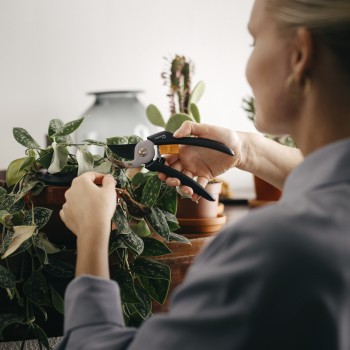 Секатор плоскостной FISKARS Solid P121