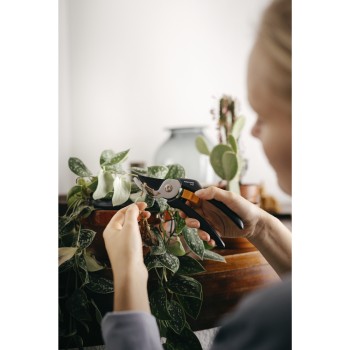 Секатор плоскостной FISKARS Solid P121
