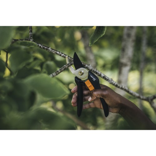 Секатор плоскостной FISKARS Solid P121