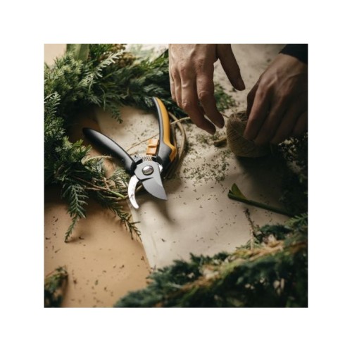 Секатор плоскостной FISKARS Solid P341