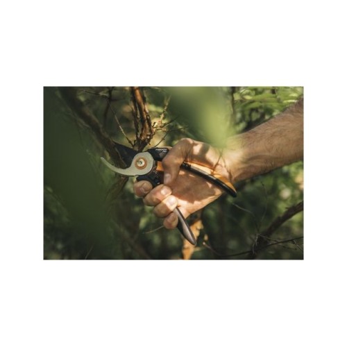 Секатор плоскостной FISKARS Solid P341