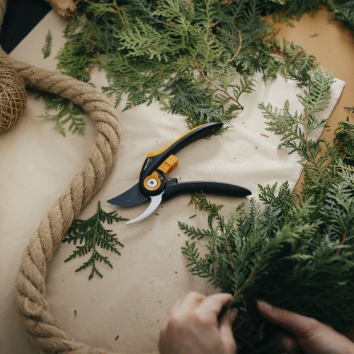 Секатор плоскостной FISKARS Plus Smartfit  P541