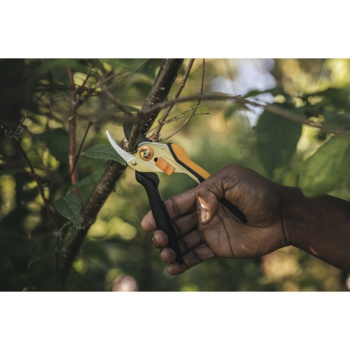 Секатор плоскостной металлический FISKARS Solid  P331