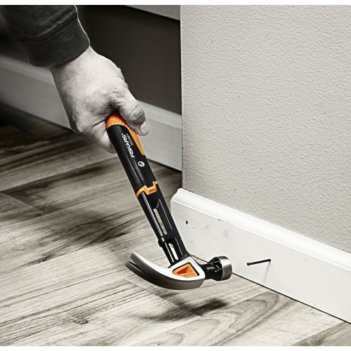 Молоток с загнутым гвоздодёром M 16/13.5 FISKARS