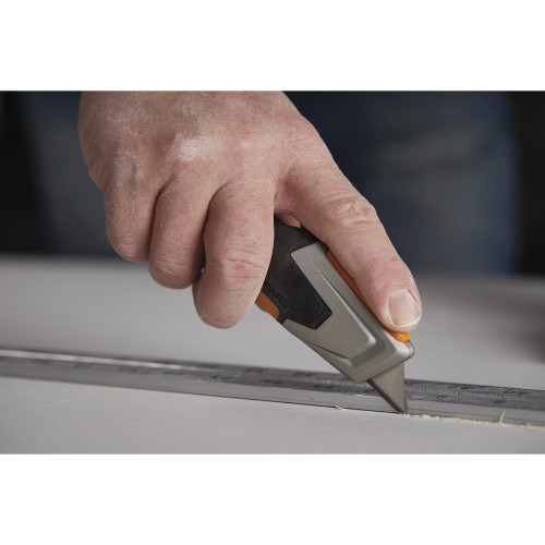 Нож выдвижной, универсальный CarbonMax  FISKARS