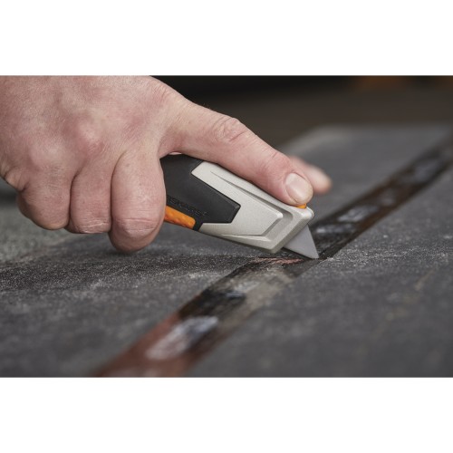 Нож выдвижной, универсальный CarbonMax  FISKARS