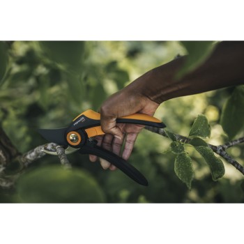 Секатор плоскостной FISKARS Plus P521