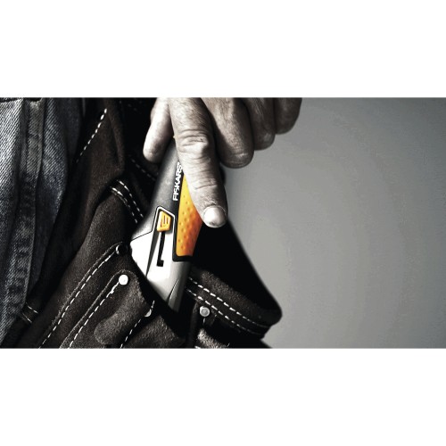 Нож малярный со сменным лезвием CarbonMax  FISKARS
