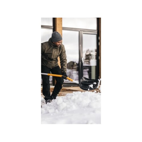 Лопата (скрепер) для снега c изогнутой ручкой X-series FISKARS