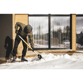 Лопата (скрепер) для снега X-series FISKARS