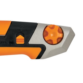 Нож с выдвижным, сменным лезвием18мм CarbonMax FISKARS
