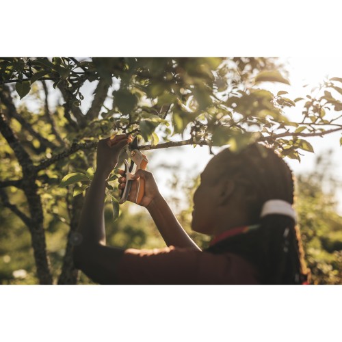 Секатор плоскостной металлический FISKARS Plus PowerLever P751