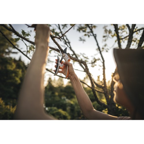 Секатор плоскостной металлический FISKARS Plus PowerLever P751