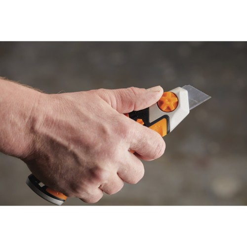 Нож с выдвижным, сменным лезвием 25мм CarbonMax FISKARS