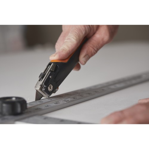 Нож для гипсокартона со сменным лезвием CarbonMax FISKARS