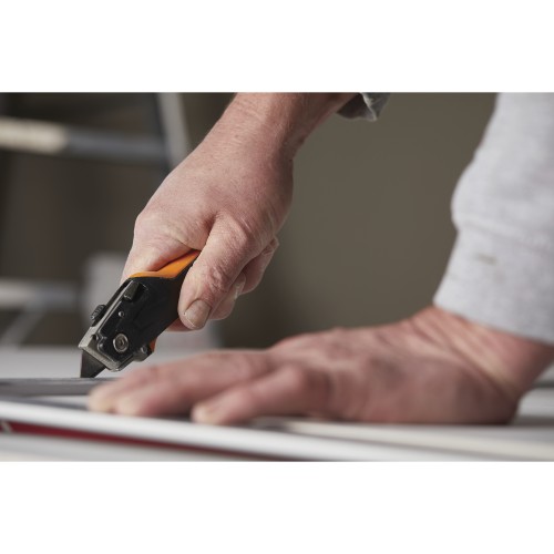 Нож для гипсокартона со сменным лезвием CarbonMax FISKARS