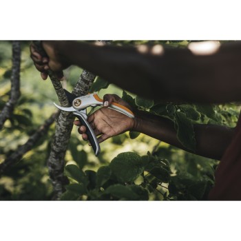 Секатор плоскостной металлический FISKARS Plus P531