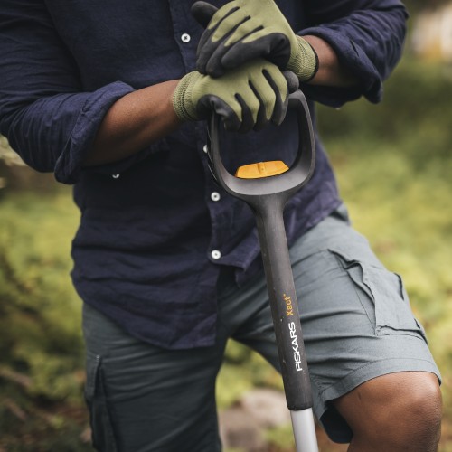Лопата штыковая телескопическая закругленная Xact FISKARS