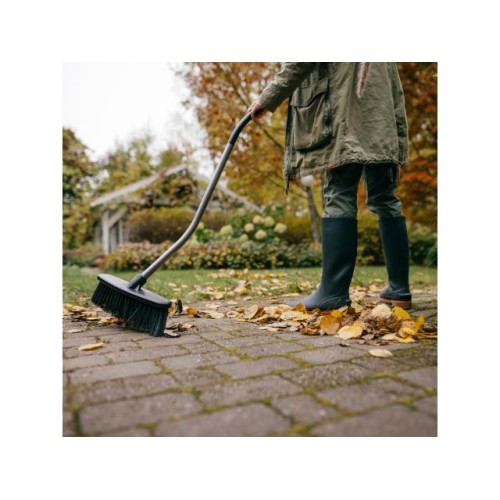 Метла с S-образ. ручкой Ergonomic FISKARS
