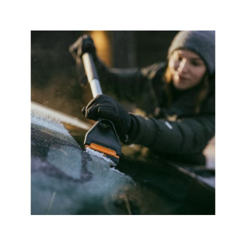 Щетка для снега 76см со скребком Plus FISKARS