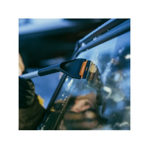 Щетка для снега 85-113см телескоп. со скребком X-series FISKARS