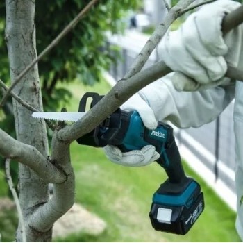 Аккум. сабельная пила MAKITA LXT DJR 183 RFE в кейсе