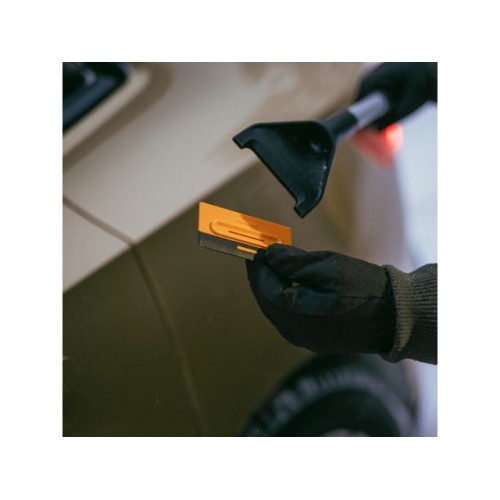 Щетка для снега 63см со скребком Plus FISKARS