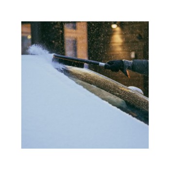 Щетка для снега 63см со скребком Plus FISKARS