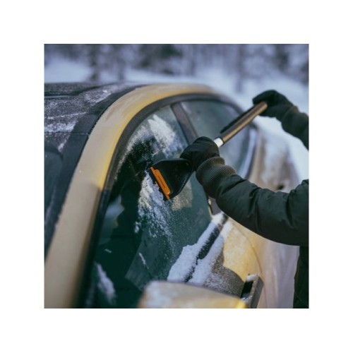 Щетка для снега 63см со скребком Plus FISKARS