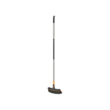Метла эргономичная FISKARS
