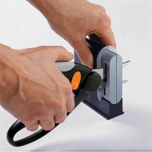 Точилка для ножниц Clip-Sharp Fiskars